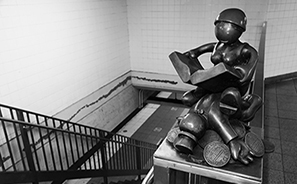 Subway Token Figures : Art : Subway : New York : Tom Otterness : Personal Photo Projects : Photos : Richard Moore : Photographer